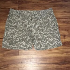 Cabela’s Geometric Camp short